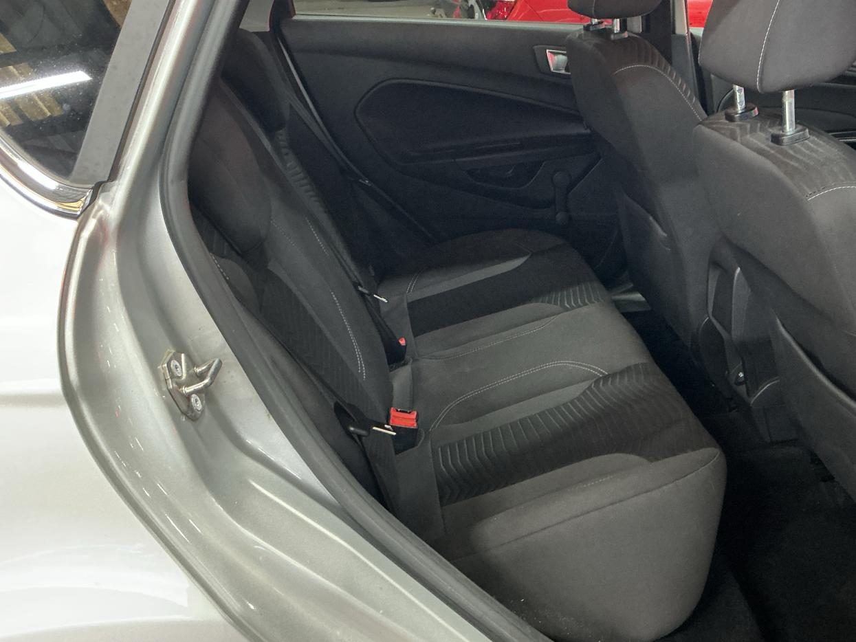 Ford Fiesta 1.6 Titanium Hatchback 5dr Petrol Powershift Euro 5 (105 ps)