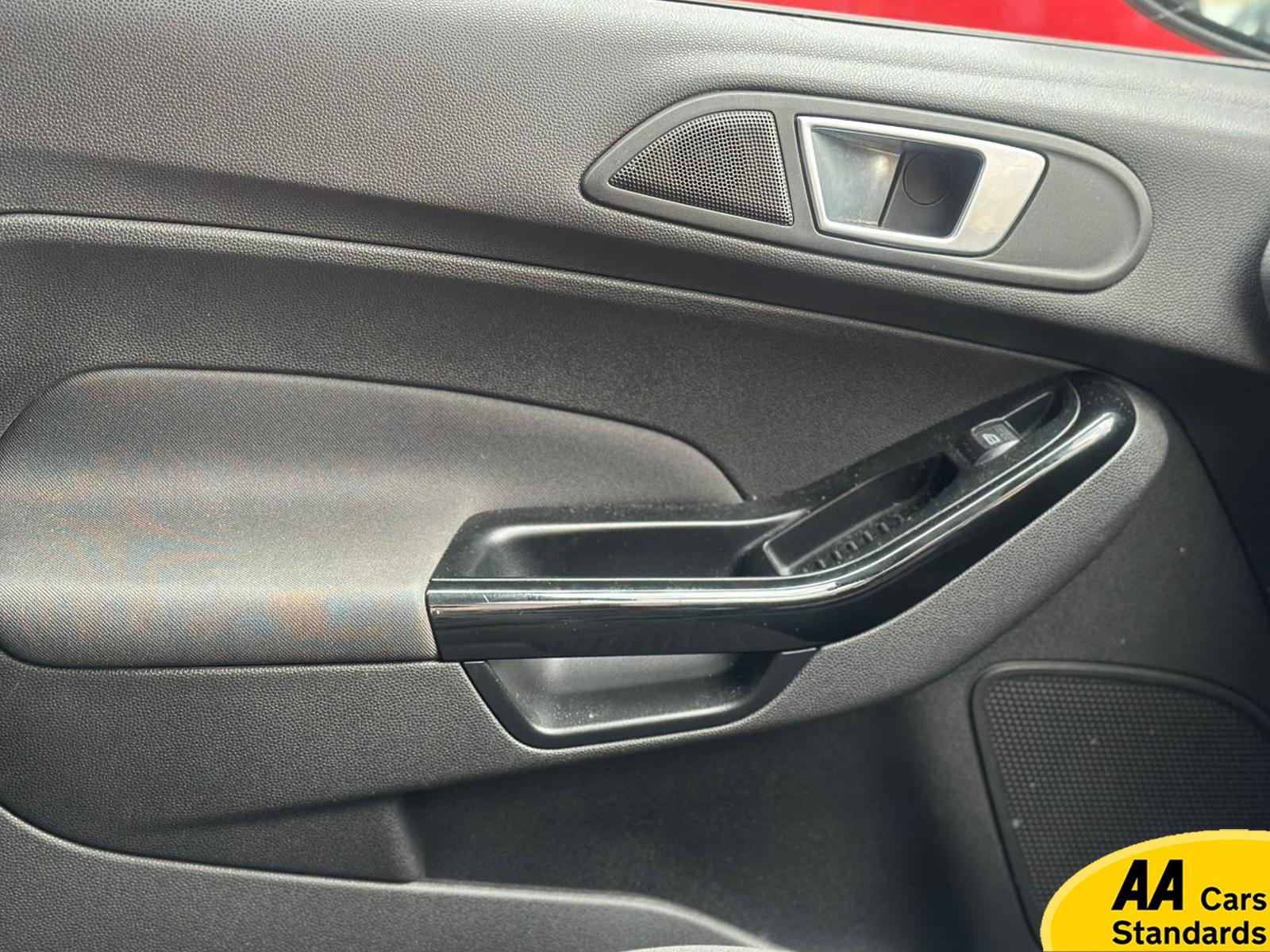 Ford Fiesta 1.6 Titanium Hatchback 5dr Petrol Powershift Euro 5 (105 ps)