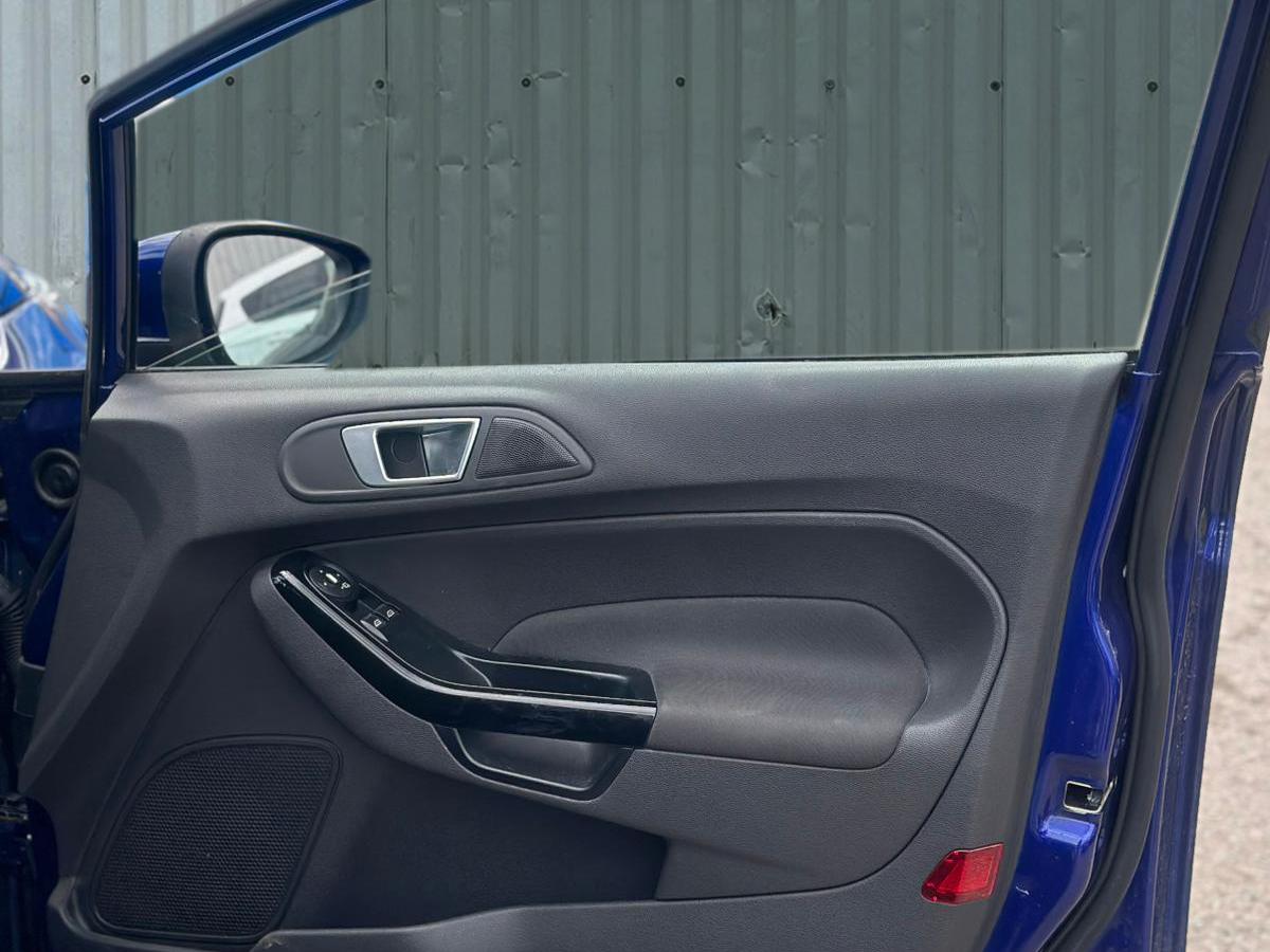 Ford Fiesta 1.6 Titanium Hatchback 5dr Petrol Powershift Euro 5 (105 ps)