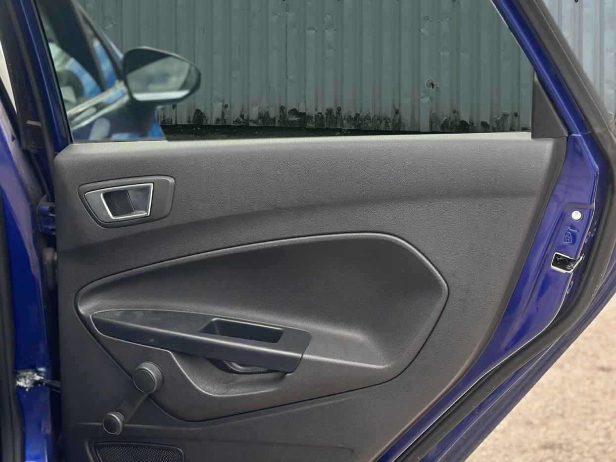 Ford Fiesta 1.6 Titanium Hatchback 5dr Petrol Powershift Euro 5 (105 ps)