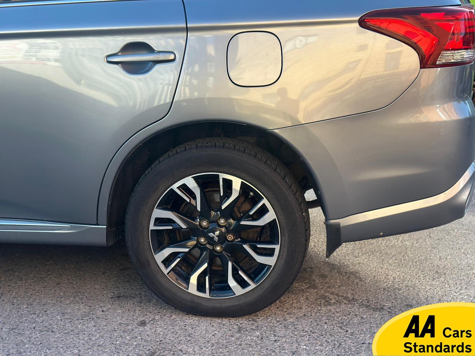 Mitsubishi Outlander 2.0h 12kWh GX4hs SUV 5dr Petrol Plug-in Hybrid CVT 4WD Euro 6 (s/s) (200 ps)