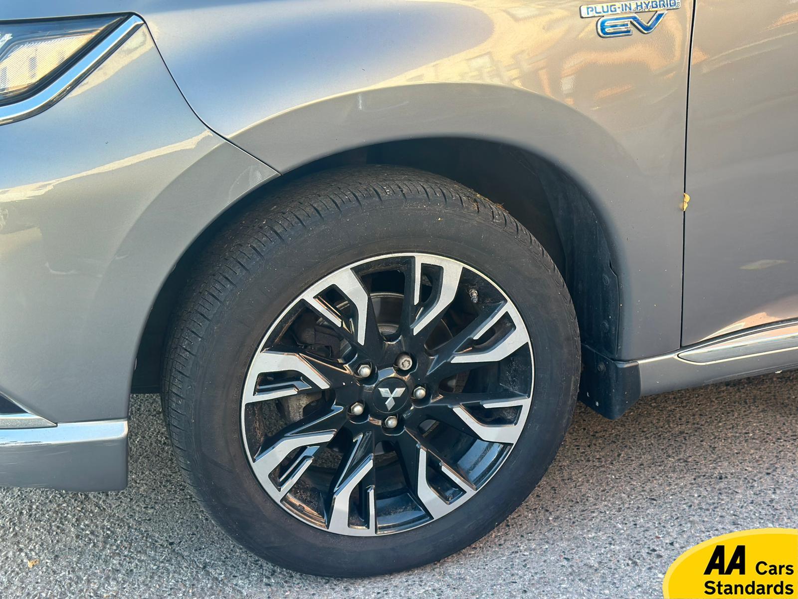 Mitsubishi Outlander 2.0h 12kWh GX4hs SUV 5dr Petrol Plug-in Hybrid CVT 4WD Euro 6 (s/s) (200 ps)