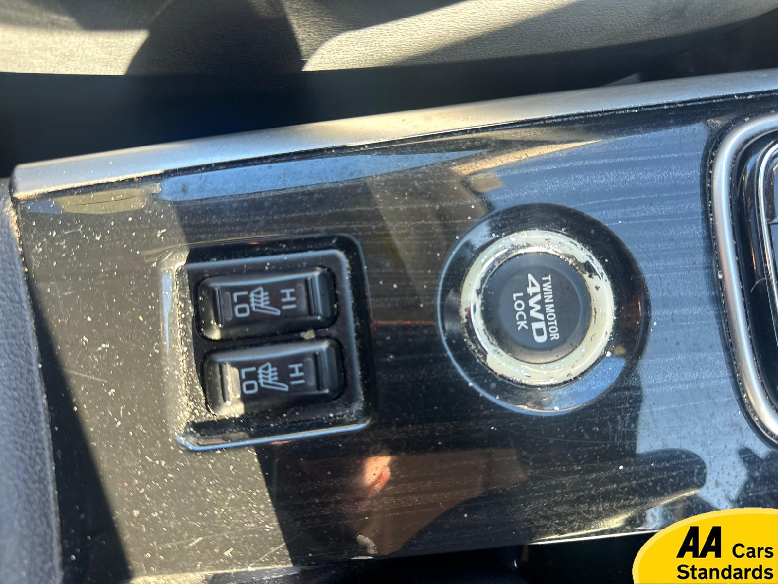 Mitsubishi Outlander 2.0h 12kWh GX4hs SUV 5dr Petrol Plug-in Hybrid CVT 4WD Euro 6 (s/s) (200 ps)