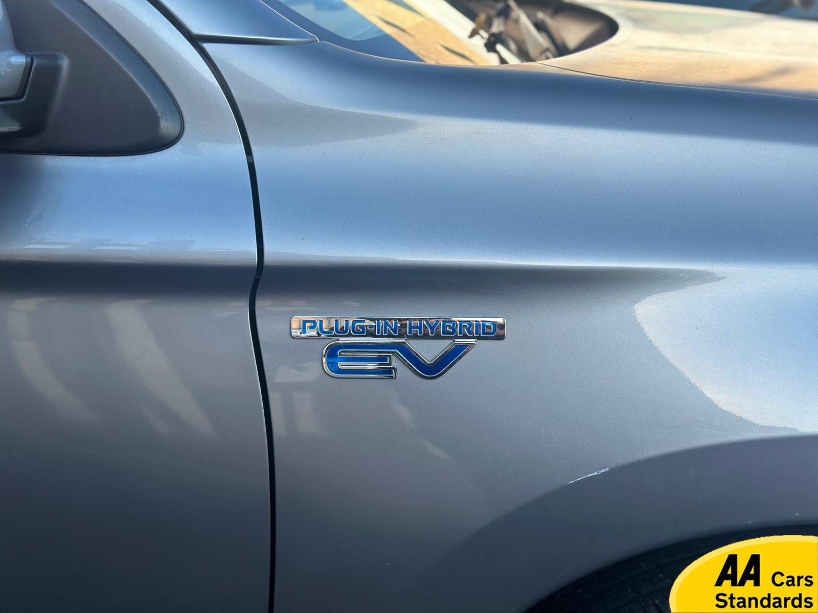 Mitsubishi Outlander 2.0h 12kWh GX4hs SUV 5dr Petrol Plug-in Hybrid CVT 4WD Euro 6 (s/s) (200 ps)