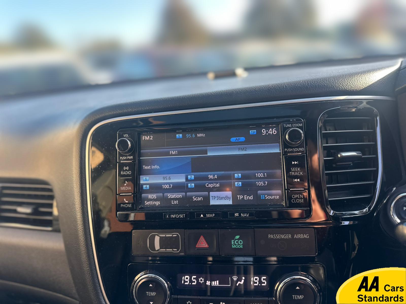 Mitsubishi Outlander 2.0h 12kWh GX4hs SUV 5dr Petrol Plug-in Hybrid CVT 4WD Euro 6 (s/s) (200 ps)