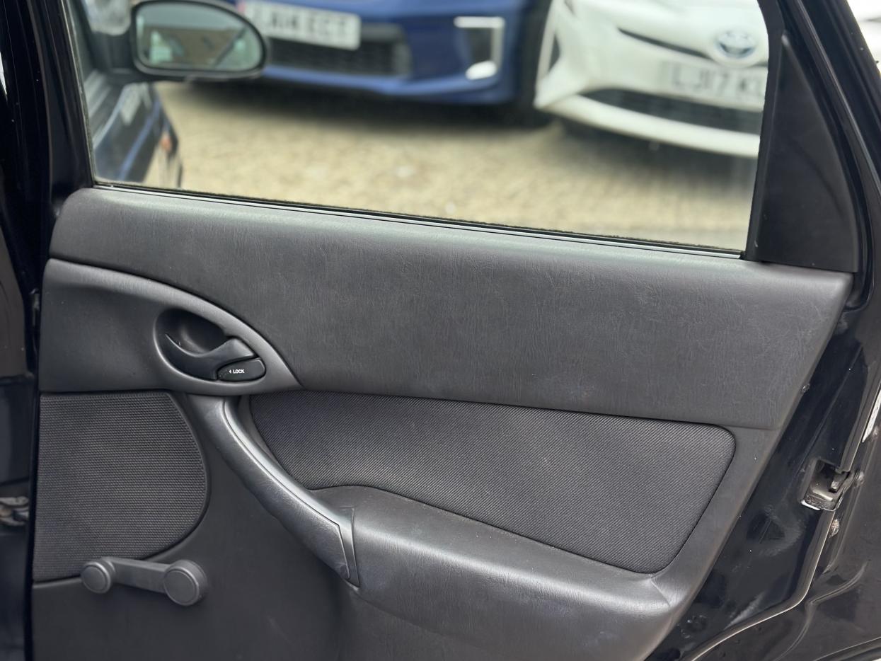 Ford Focus 1.6i 16v Edge Hatchback 5dr Petrol Manual (165 g/km, 99 bhp)