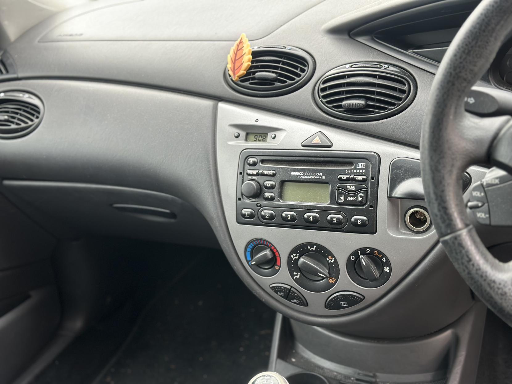 Ford Focus 1.6i 16v Edge Hatchback 5dr Petrol Manual (165 g/km, 99 bhp)