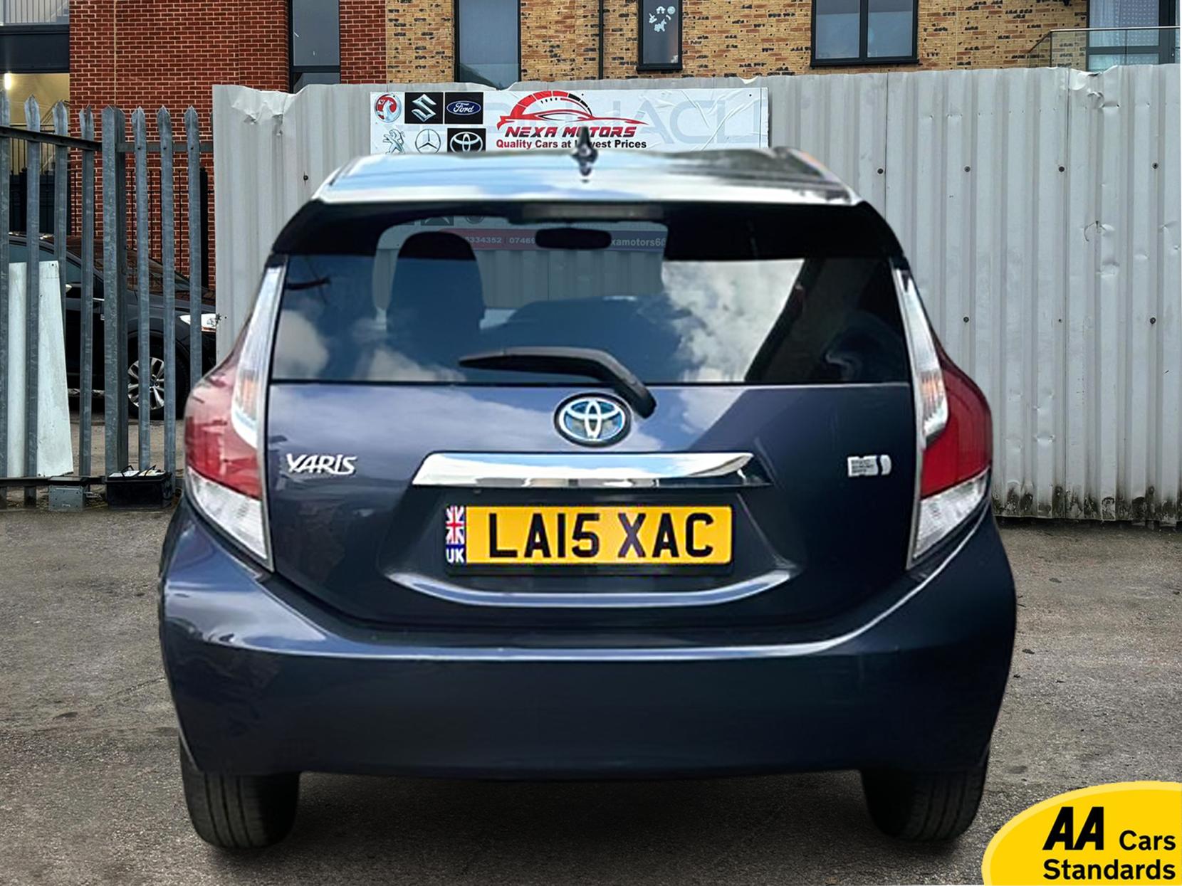 Toyota Yaris 1.5 VVT-h Design Hatchback 5dr Petrol Hybrid E-CVT Euro 6 (101 ps)