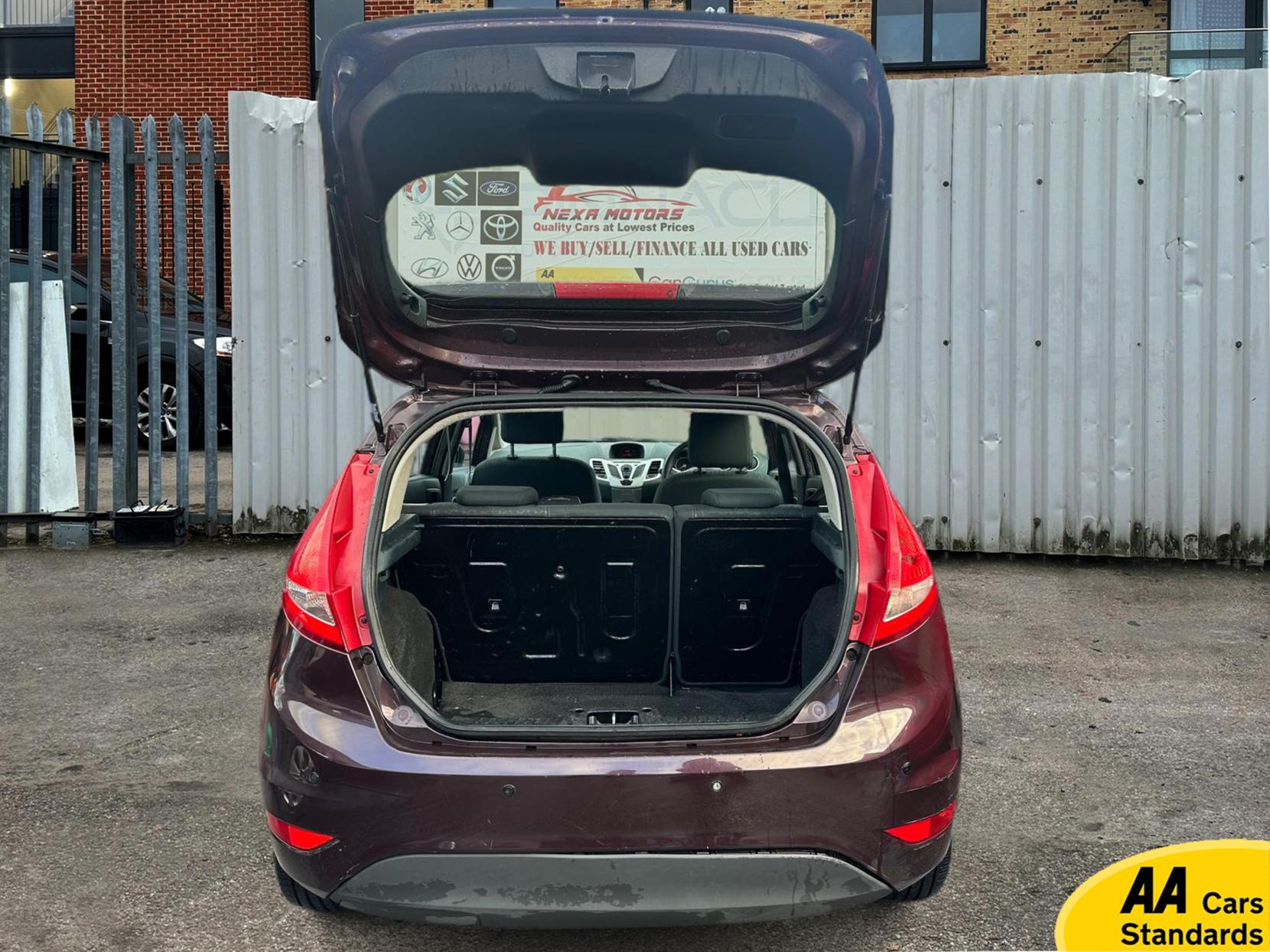 Ford Fiesta 1.4 Zetec Hatchback 5dr Petrol Automatic (154 g/km, 94 bhp)