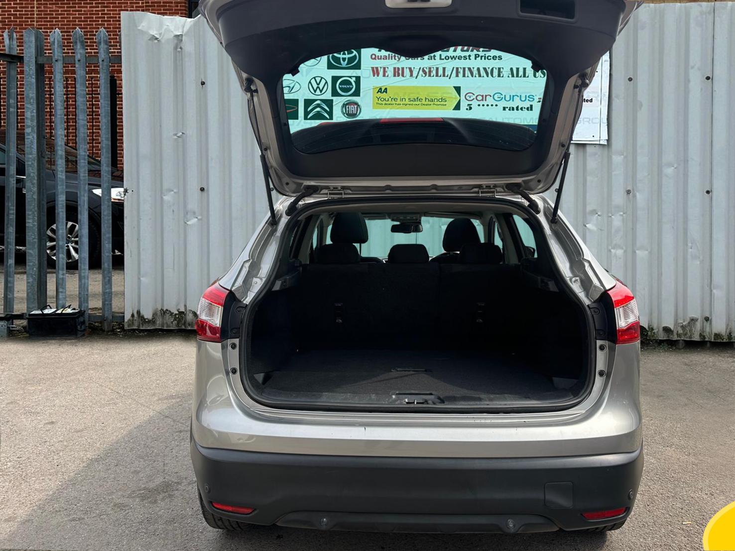 Nissan Qashqai 1.2 DIG-T N-Connecta SUV 5dr Petrol Manual 2WD Euro 6 (s/s) (115 ps)