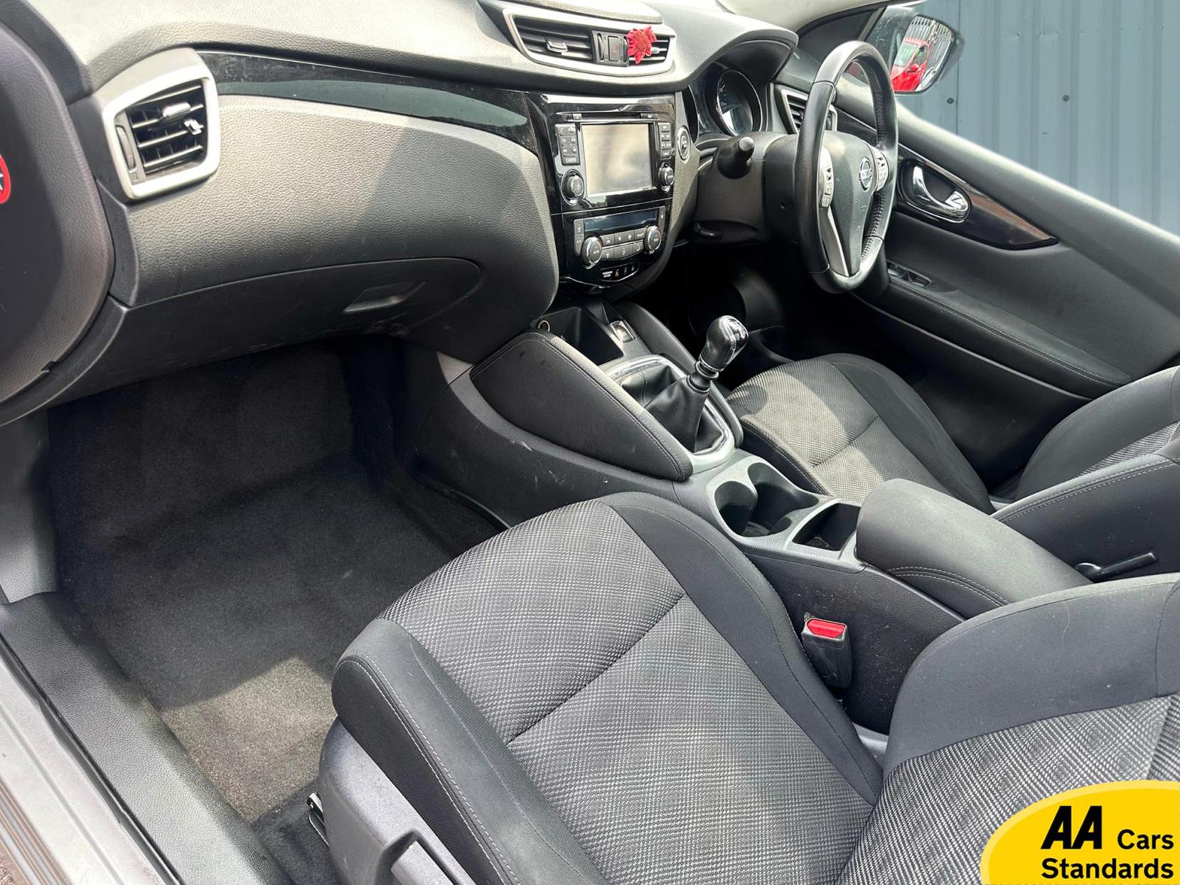 Nissan Qashqai 1.2 DIG-T N-Connecta SUV 5dr Petrol Manual 2WD Euro 6 (s/s) (115 ps)