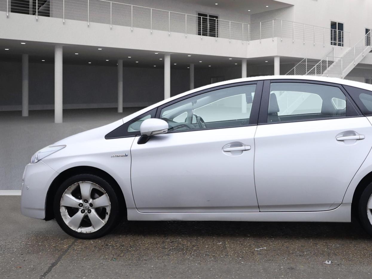 Toyota Prius 1.8 VVT-h T Spirit Hatchback 5dr Petrol Hybrid CVT Euro 5 (s/s) (136 ps)