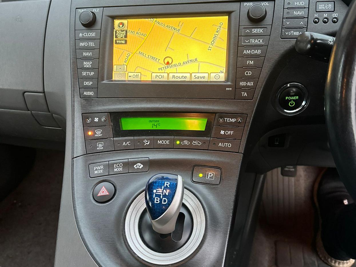 Toyota Prius 1.8 VVT-h T Spirit Hatchback 5dr Petrol Hybrid CVT Euro 5 (s/s) (136 ps)