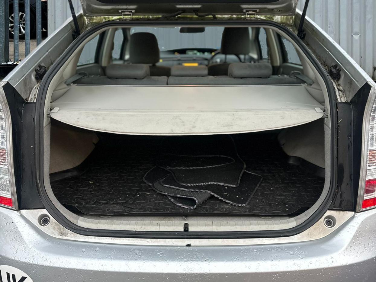 Toyota Prius 1.8 VVT-h T Spirit Hatchback 5dr Petrol Hybrid CVT Euro 5 (s/s) (136 ps)