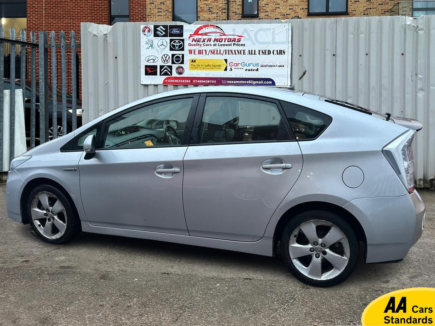 Toyota Prius 1.8 VVT-h T Spirit Hatchback 5dr Petrol Hybrid CVT Euro 5 (s/s) (136 ps)