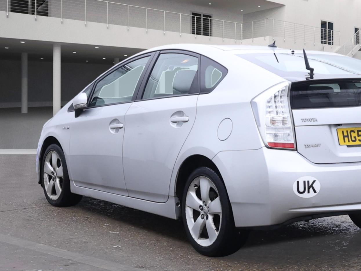 Toyota Prius 1.8 VVT-h T Spirit Hatchback 5dr Petrol Hybrid CVT Euro 5 (s/s) (136 ps)