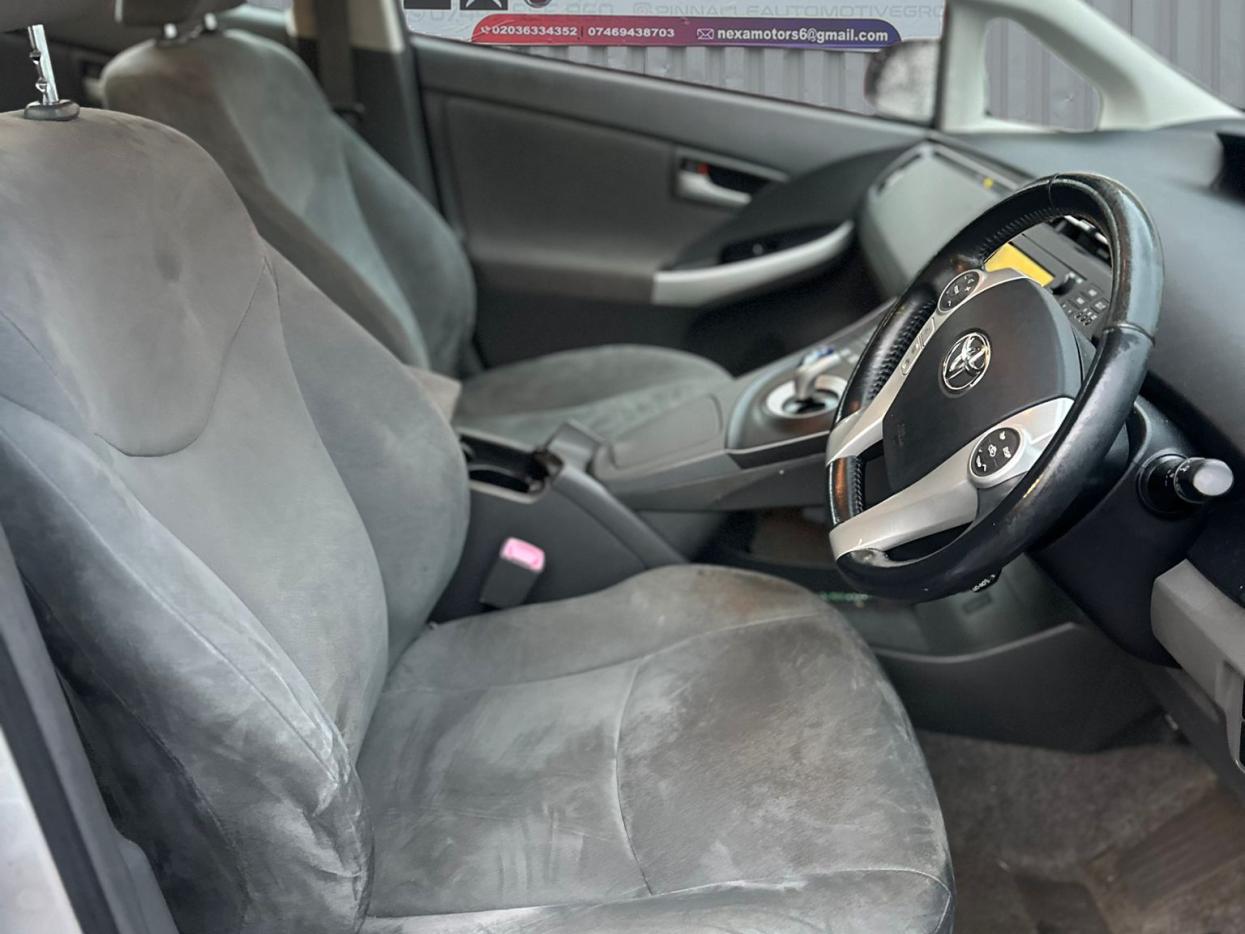 Toyota Prius 1.8 VVT-h T Spirit Hatchback 5dr Petrol Hybrid CVT Euro 5 (s/s) (136 ps)