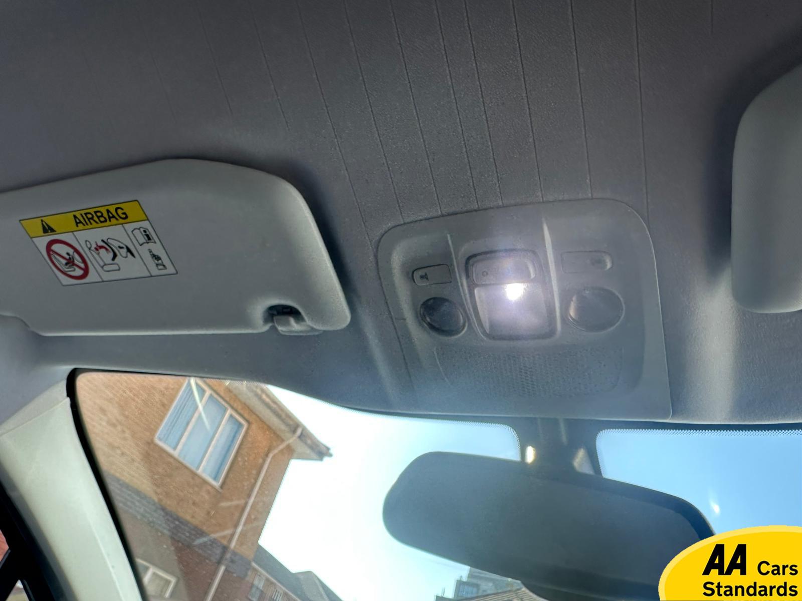 Peugeot 2008 1.6 e-HDi Allure SUV 5dr Diesel EGC Euro 5 (s/s) (92 ps)