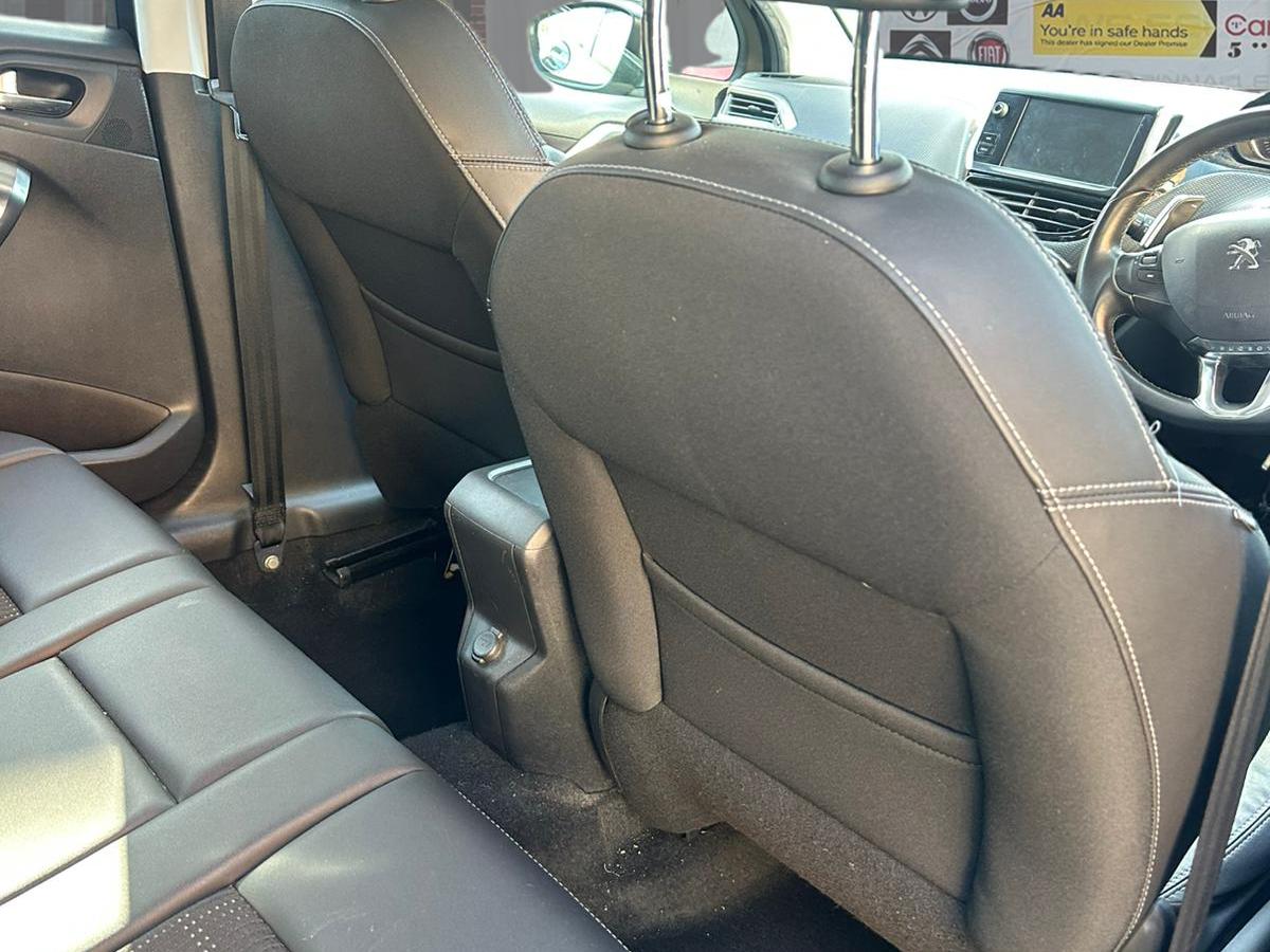 Peugeot 2008 1.6 e-HDi Allure SUV 5dr Diesel EGC Euro 5 (s/s) (92 ps)