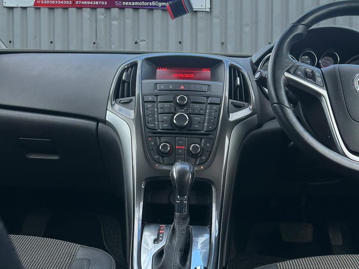 Vauxhall Astra 1.6 16v SE Hatchback 5dr Petrol Auto Euro 5 (115 ps)