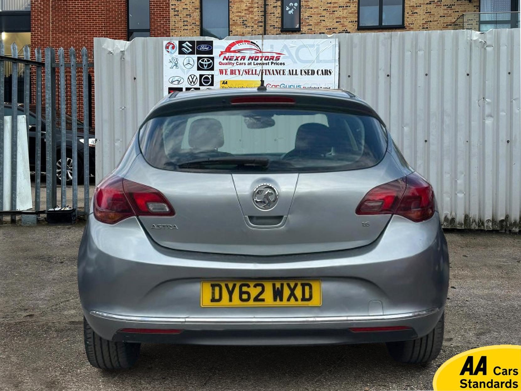 Vauxhall Astra 1.6 16v SE Hatchback 5dr Petrol Auto Euro 5 (115 ps)