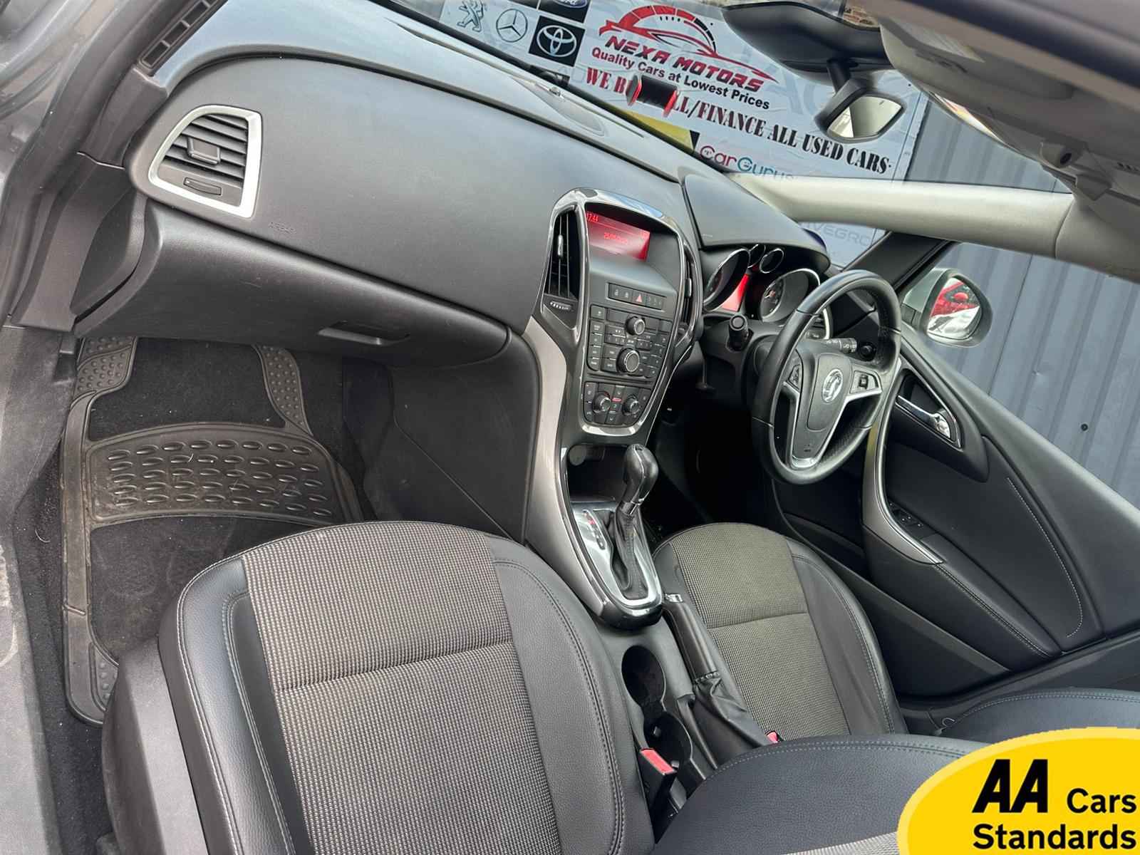 Vauxhall Astra 1.6 16v SE Hatchback 5dr Petrol Auto Euro 5 (115 ps)
