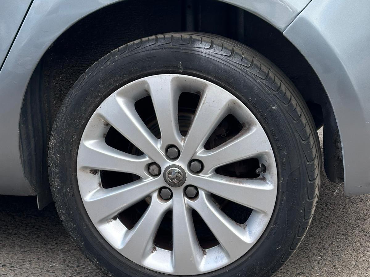 Vauxhall Astra 1.6 16v SE Hatchback 5dr Petrol Auto Euro 5 (115 ps)