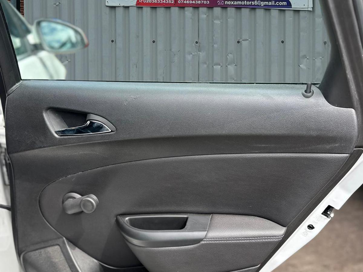 Vauxhall Astra 1.4T 16v Limited Edition Hatchback 5dr Petrol Manual Euro 5 (140 ps)