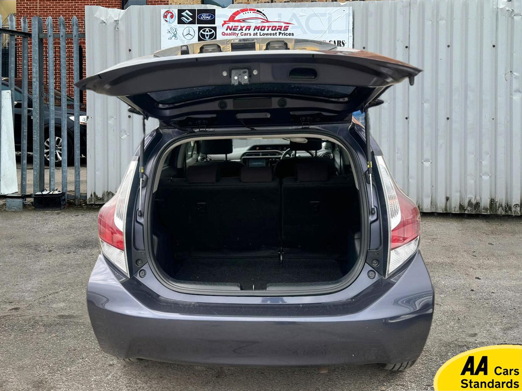 Toyota Yaris 1.5 VVT-h Design Hatchback 5dr Petrol Hybrid E-CVT Euro 6 (101 ps)