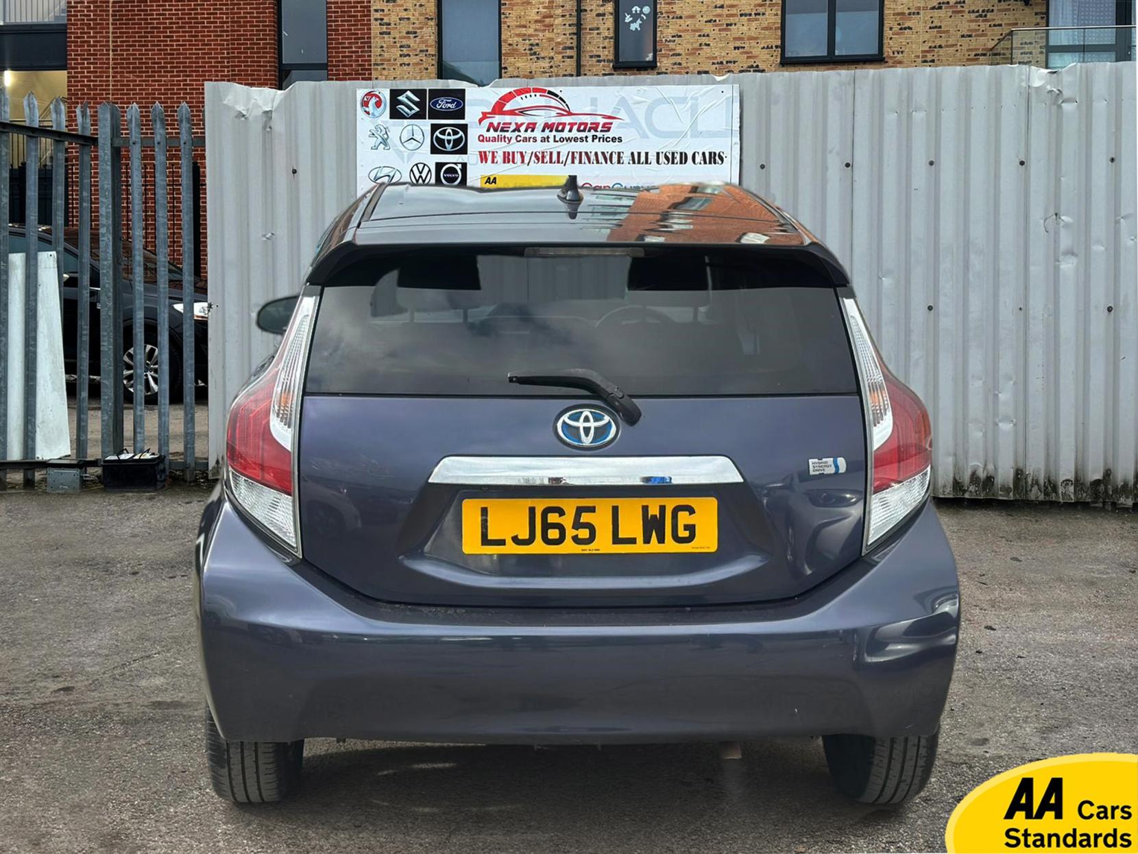 Toyota Yaris 1.5 VVT-h Design Hatchback 5dr Petrol Hybrid E-CVT Euro 6 (101 ps)