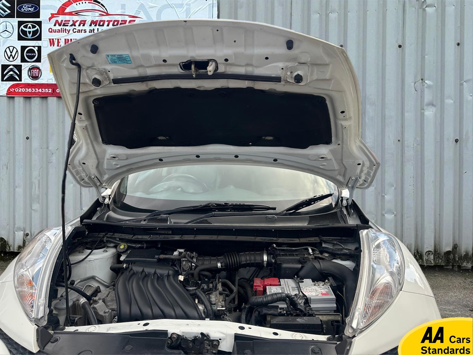 Nissan Juke 1.6 Tekna SUV 5dr Petrol CVT Euro 5 (117 ps)