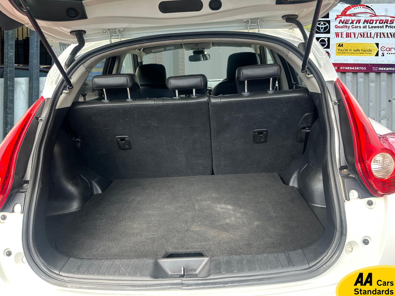 Nissan Juke 1.6 Tekna SUV 5dr Petrol CVT Euro 5 (117 ps)