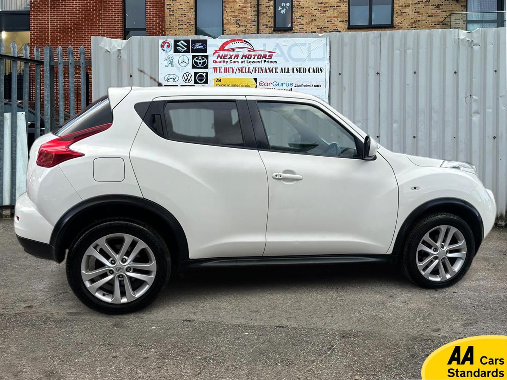 Nissan Juke 1.6 Tekna SUV 5dr Petrol CVT Euro 5 (117 ps)