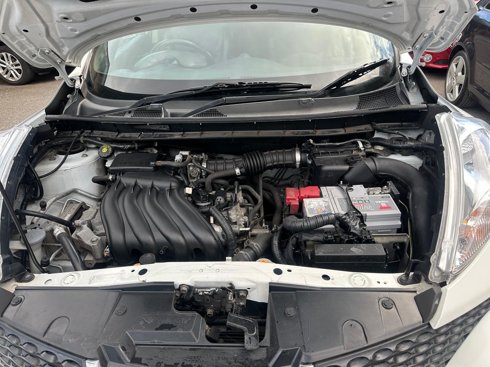 Nissan Juke 1.6 Acenta SUV 5dr Petrol CVT Euro 5 (117 ps)
