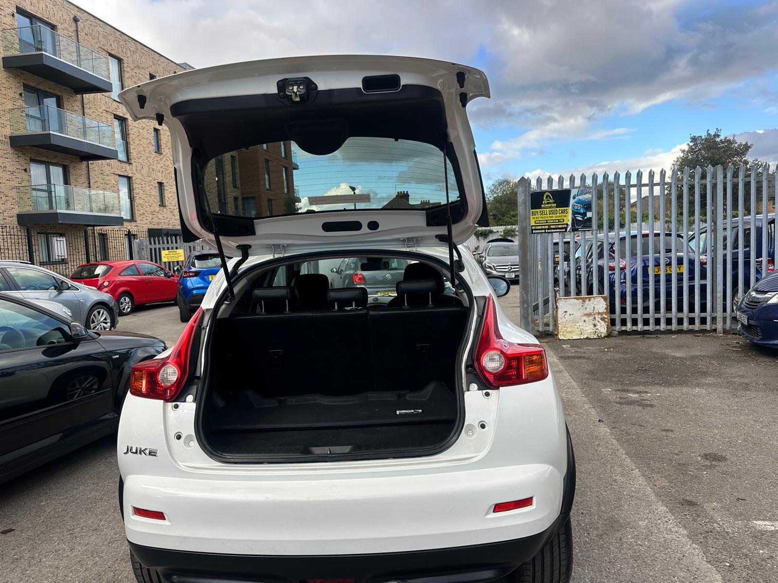 Nissan Juke 1.6 Acenta SUV 5dr Petrol CVT Euro 5 (117 ps)