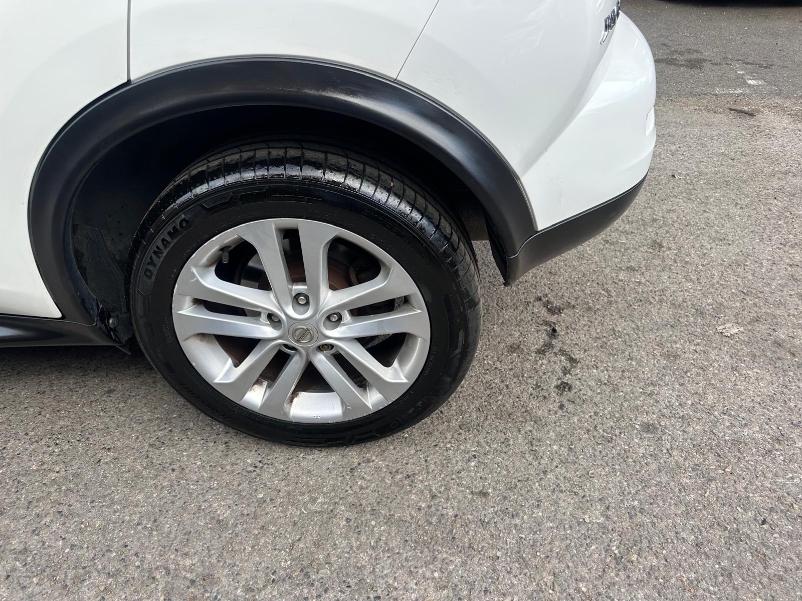 Nissan Juke 1.6 Acenta SUV 5dr Petrol CVT Euro 5 (117 ps)