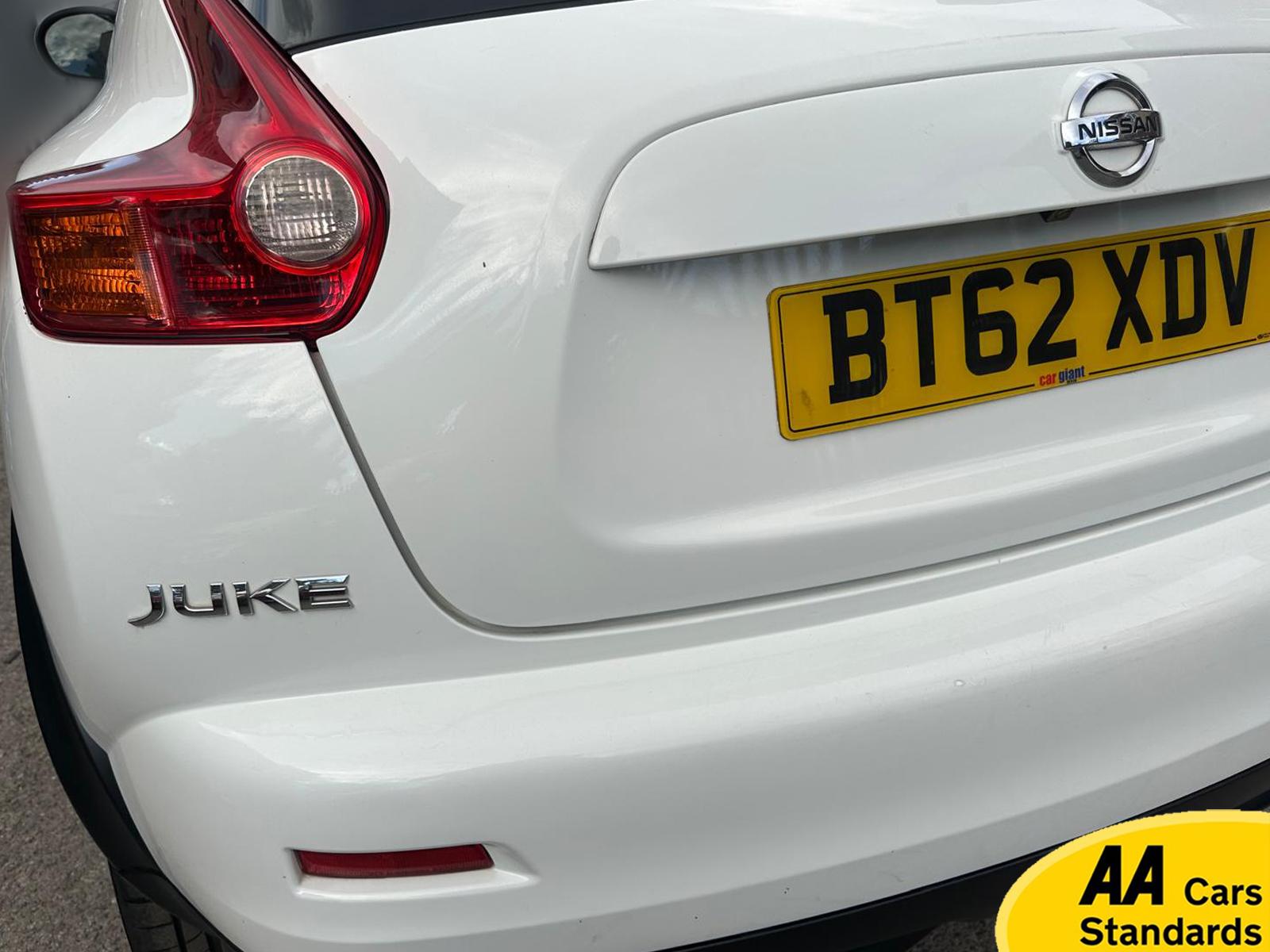 Nissan Juke 1.6 Tekna SUV 5dr Petrol CVT Euro 5 (117 ps)