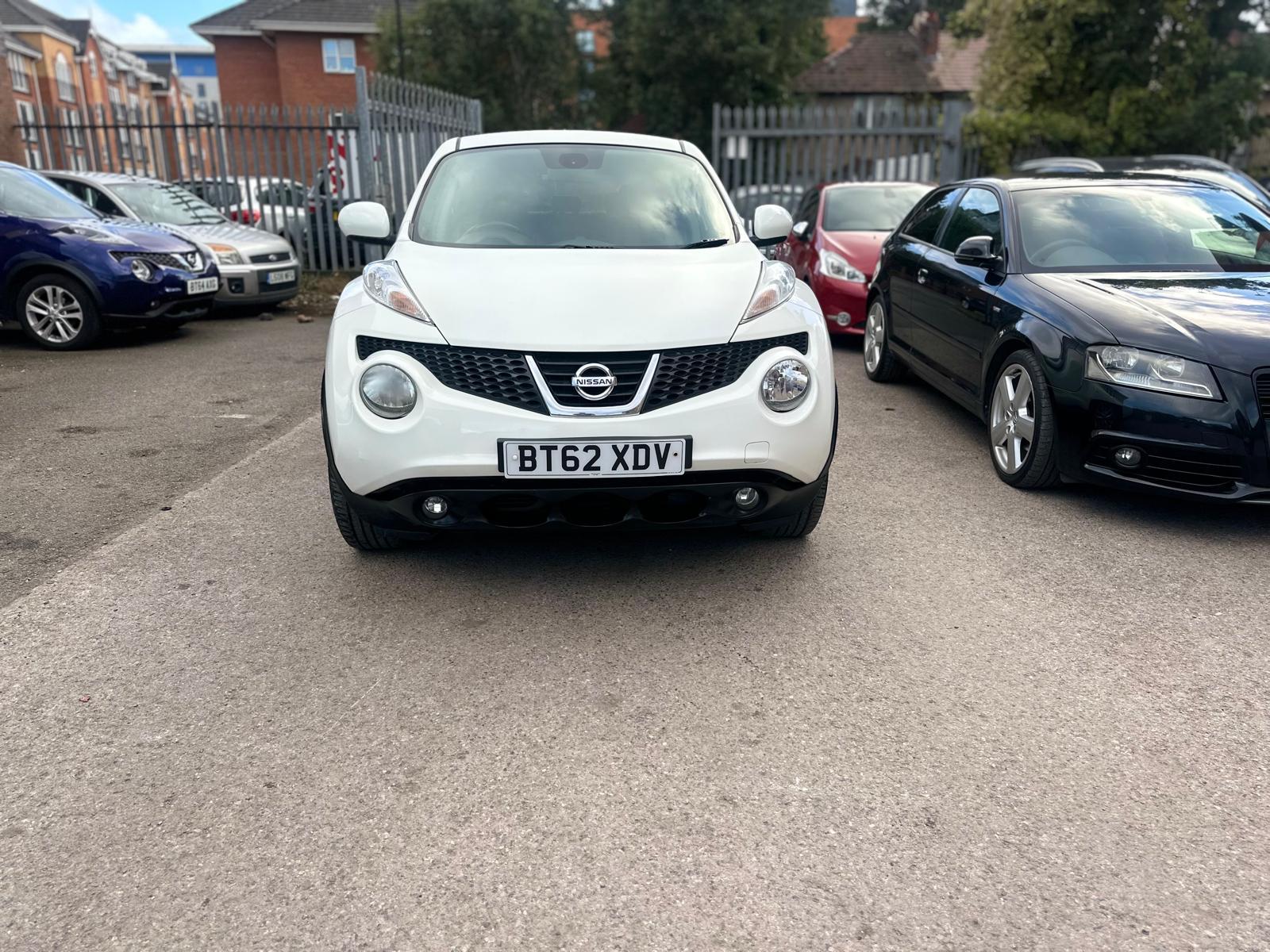 Nissan Juke 1.6 Acenta SUV 5dr Petrol CVT Euro 5 (117 ps)