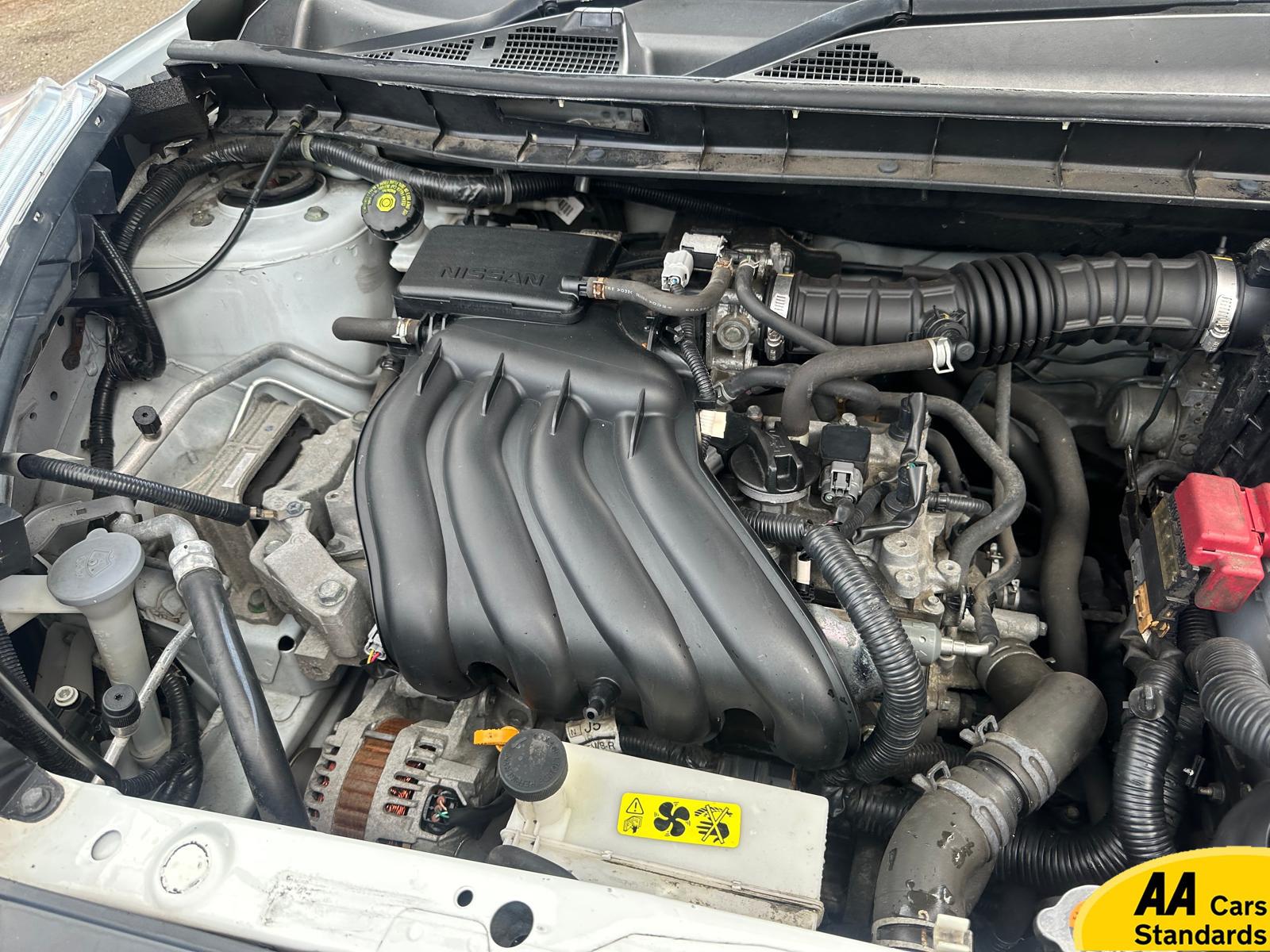 Nissan Juke 1.6 Tekna SUV 5dr Petrol CVT Euro 5 (117 ps)