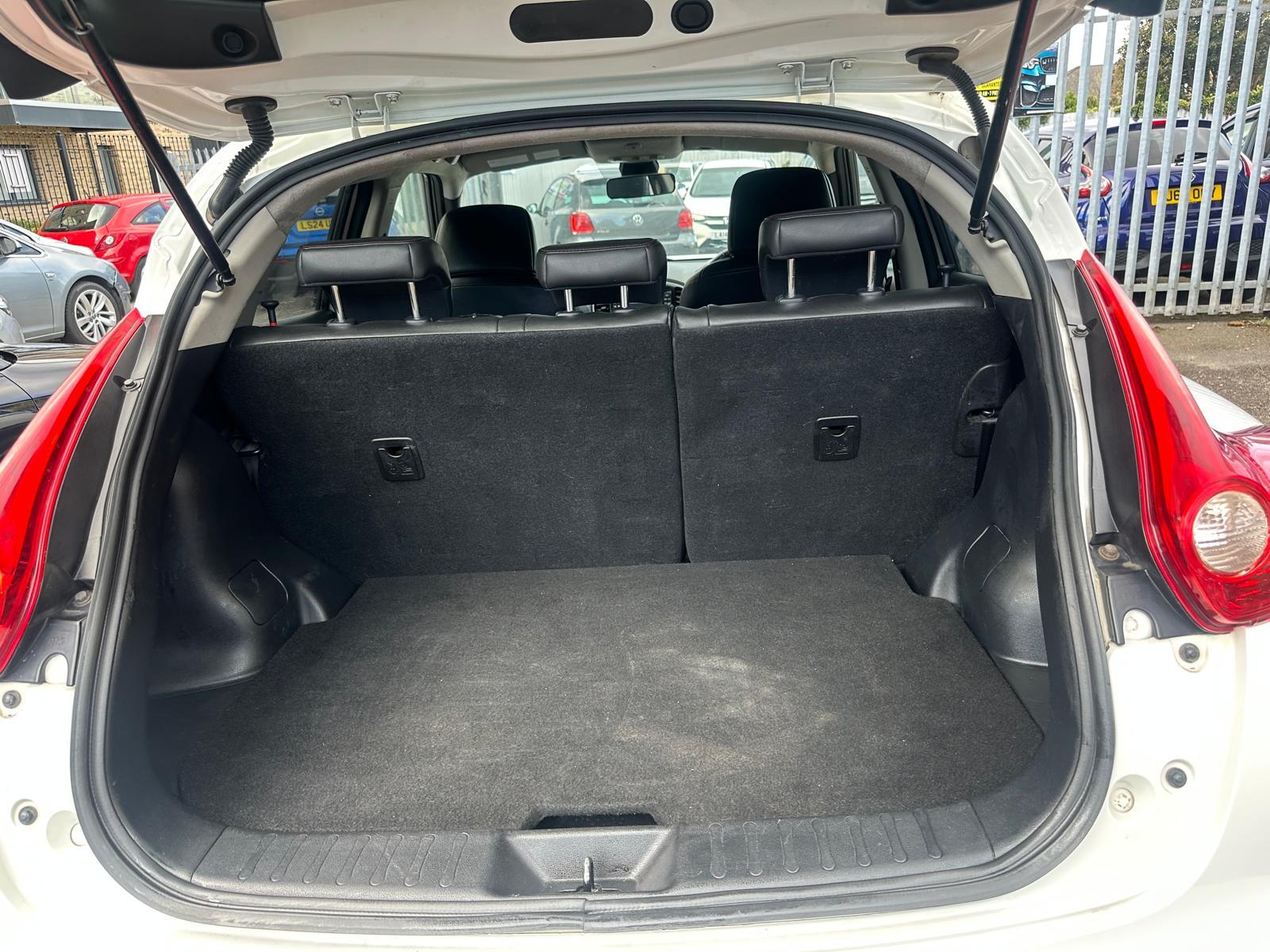 Nissan Juke 1.6 Acenta SUV 5dr Petrol CVT Euro 5 (117 ps)