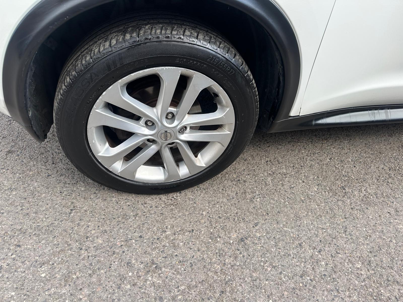Nissan Juke 1.6 Acenta SUV 5dr Petrol CVT Euro 5 (117 ps)