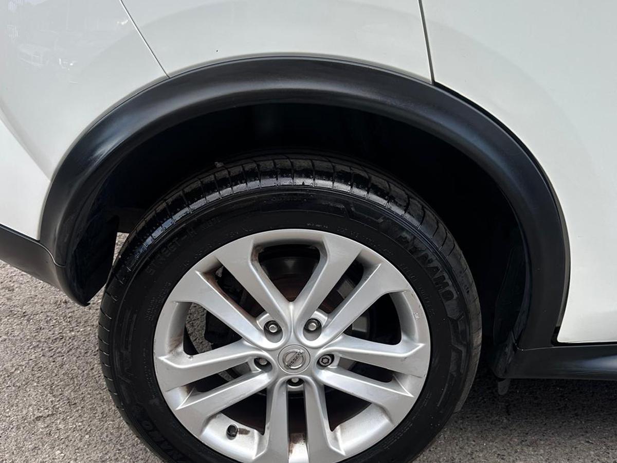 Nissan Juke 1.6 Tekna SUV 5dr Petrol CVT Euro 5 (117 ps)
