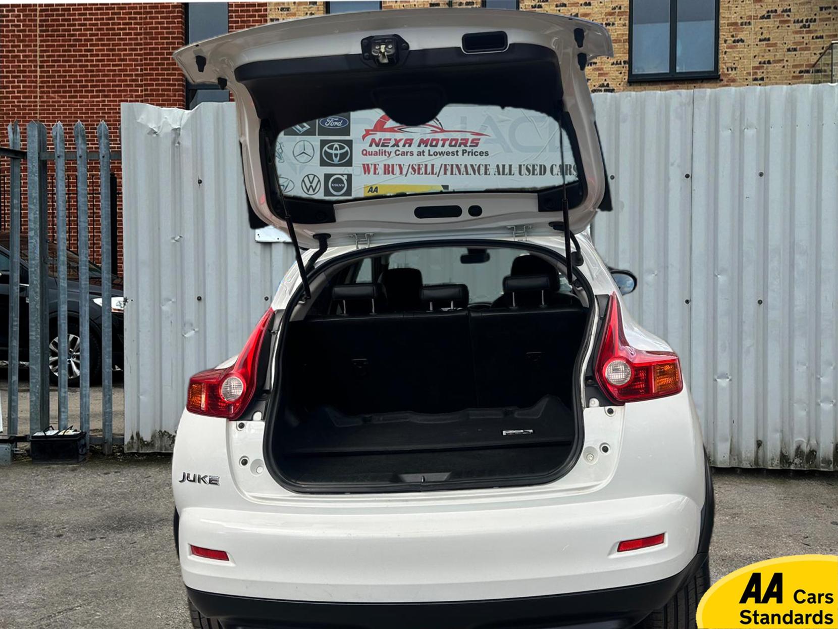 Nissan Juke 1.6 Tekna SUV 5dr Petrol CVT Euro 5 (117 ps)
