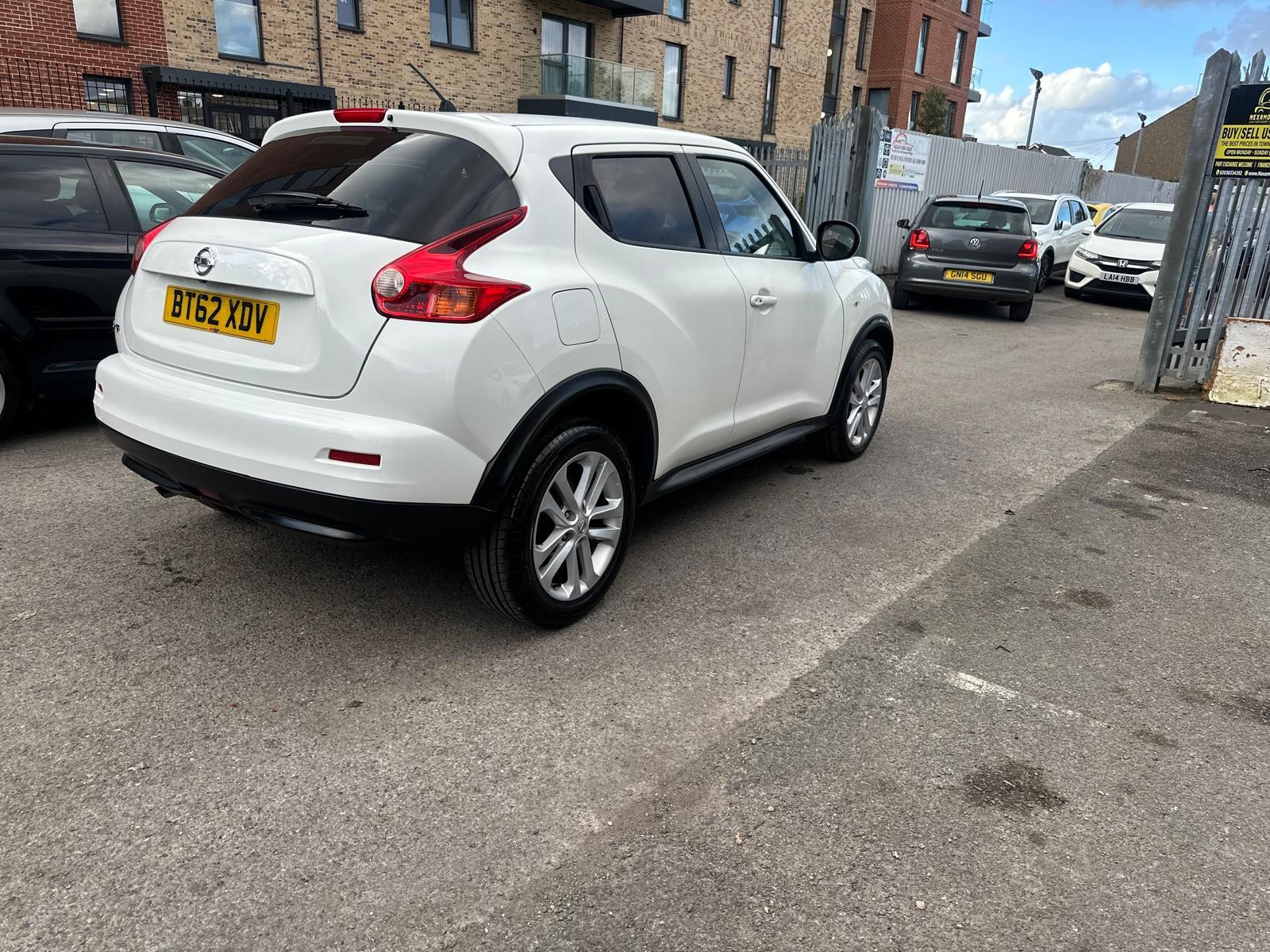 Nissan Juke 1.6 Acenta SUV 5dr Petrol CVT Euro 5 (117 ps)
