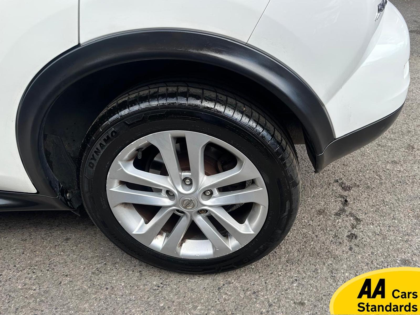 Nissan Juke 1.6 Tekna SUV 5dr Petrol CVT Euro 5 (117 ps)