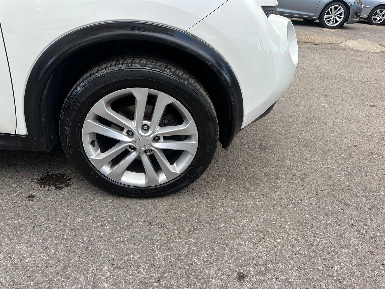 Nissan Juke 1.6 Acenta SUV 5dr Petrol CVT Euro 5 (117 ps)