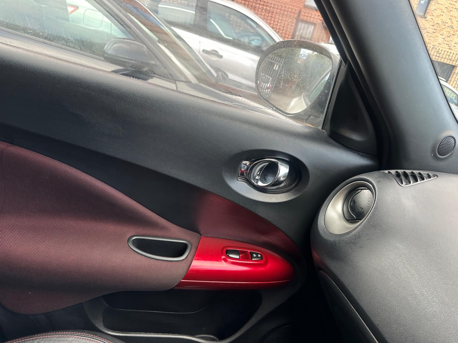 Nissan Juke 1.6 Acenta SUV 5dr Petrol CVT Euro 5 (117 ps)