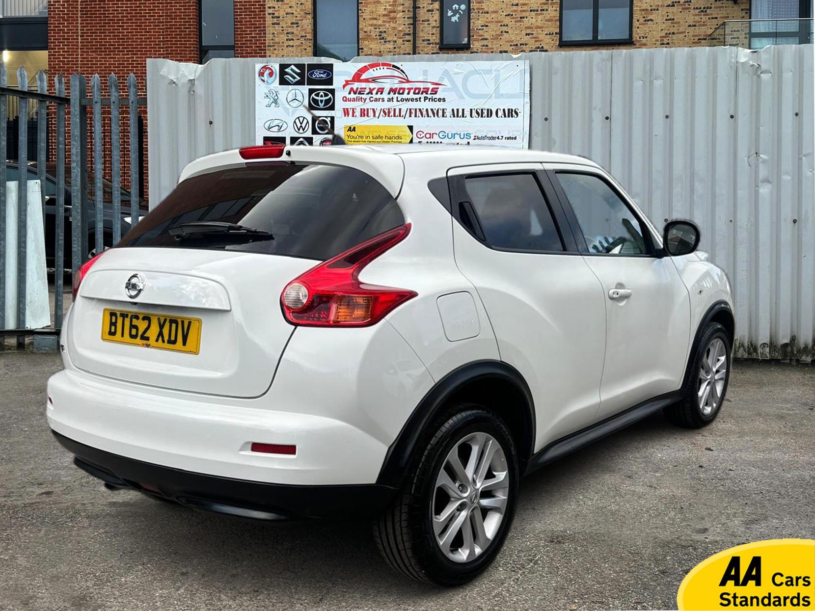 Nissan Juke 1.6 Tekna SUV 5dr Petrol CVT Euro 5 (117 ps)