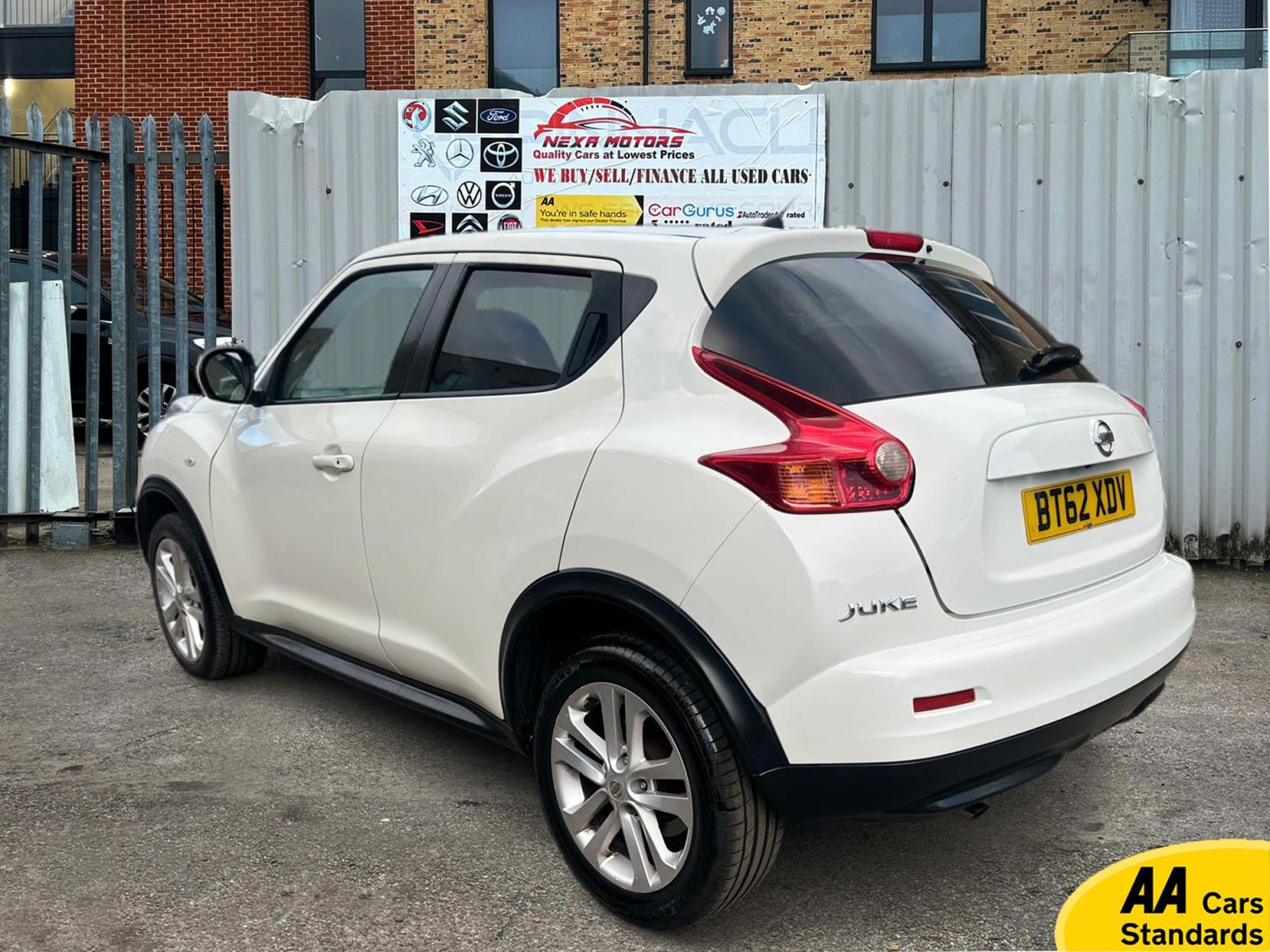 Nissan Juke 1.6 Tekna SUV 5dr Petrol CVT Euro 5 (117 ps)