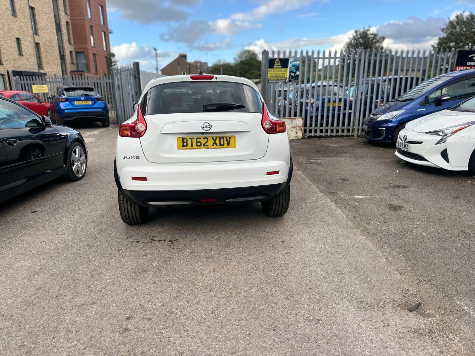 Nissan Juke 1.6 Acenta SUV 5dr Petrol CVT Euro 5 (117 ps)